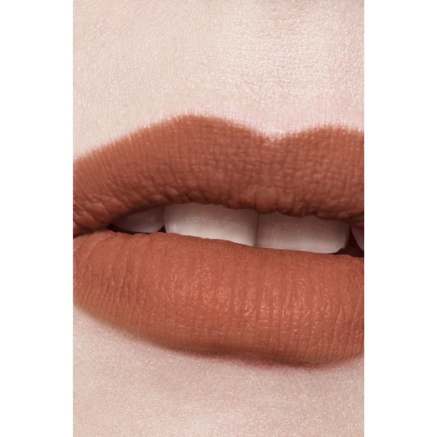 LA BARRA DE LABIOS LÍQUIDA MATE INTENSA DE LARGA DURACIÓN